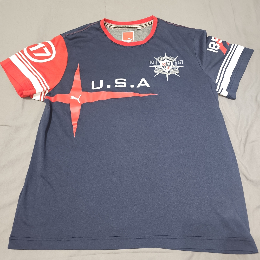 Puma Men's Navy and Red Graphic T-Shirt